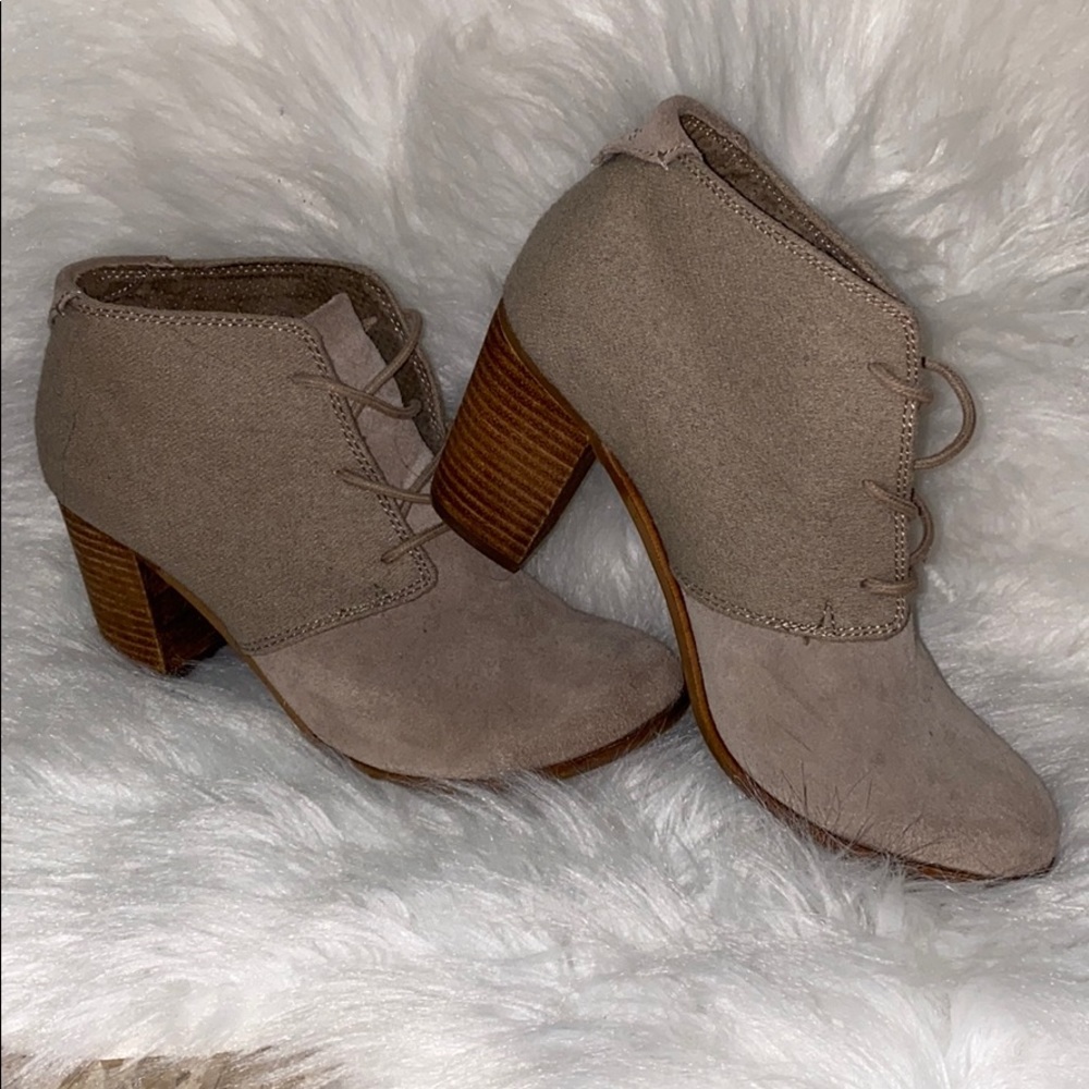 Toms size 8.5